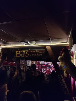 B J's Lounge by null