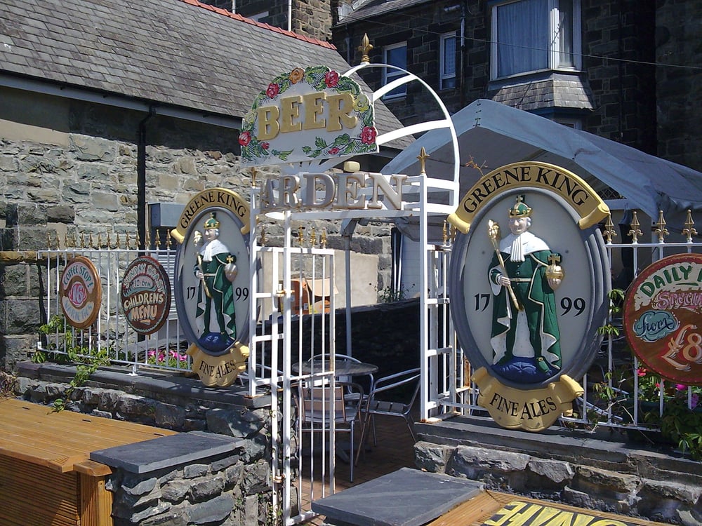 THE ROYAL Updated March 2024 King Edward Street, Barmouth, Gwynedd