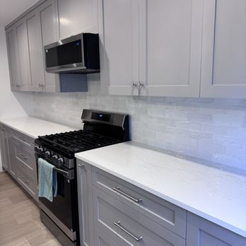 Tom Borders Tile Co - Side view of kitchen backsplash - Tiling Near Me - Los Angeles, California