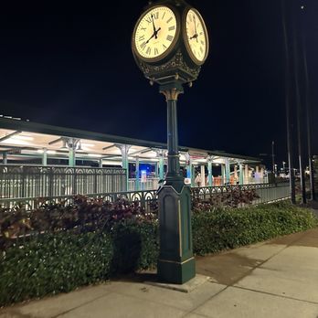 Kahului Airport - Clock outside - Airports Near Me - Kahului, Hawaii