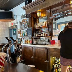 Jimmie's White House Inn - Friendliest bar!