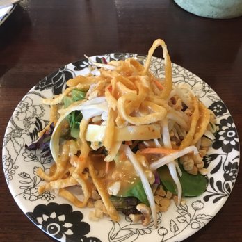 Hot Basil Thai Cafe - Small Peanut Thai Green Salad from Lunch Menu - Thai Near Me - West Hartford, Connecticut