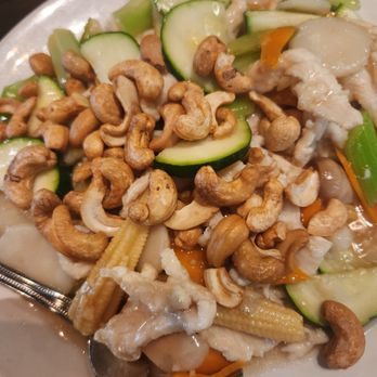 Yummy House - Cashew Chicken dish - Chinese Near Me - Sarasota, Florida