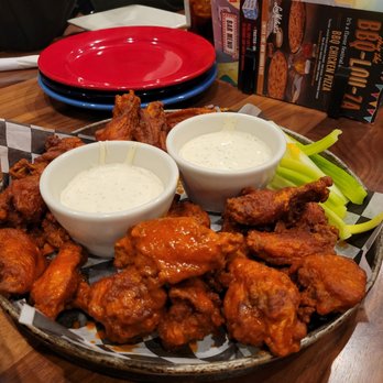 Lou Malnati's Pizzeria - BuffaLou Wings - Pizza Near Me - Tempe, Arizona