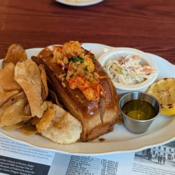 Green Dragon Tavern & Museum - Connecticut lobster roll - Venues & Event Spaces Near Me - Carlsbad, California