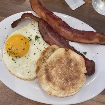 Black Honey Hashery - Traditional* with bacon and Biscuit - Coffee & Tea Near Me - De Pere, Wisconsin