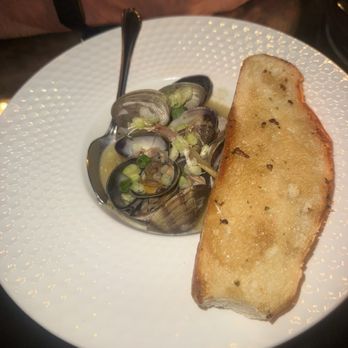 Gaslamp - White wine Manila clams with garlic bread - Steakhouses Near Me - Kailua, Hawaii Gaslamp - White wine Manila clams with garlic bread - Steakhouses Near Me - Kailua, Hawaii