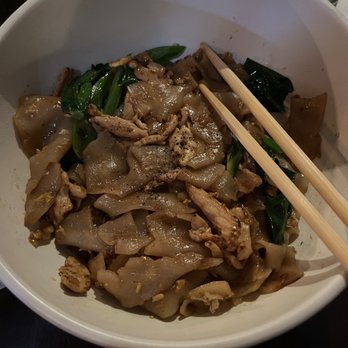 Aroy Dee Thai Kitchen - Pad See Ew - Thai Near Me - New York, New York