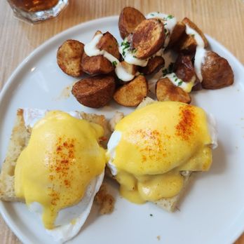 Tangö Contemporary Café - Crab hash benedict - Asian Fusion Near Me - Honolulu, Hawaii Tangö Contemporary Café - Crab hash benedict - Asian Fusion Near Me - Honolulu, Hawaii