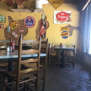 Crawford's Hole In the Wall - American Near Me - Paris, Texas Crawford's Hole In the Wall - American Near Me - Paris, Texas