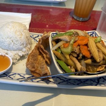 President Thai - Chicken & mushroom with baby corn- Lunch - $15.50 - Thai Near Me - Pasadena, California President Thai - Chicken & mushroom with baby corn- Lunch - $15.50 - Thai Near Me - Pasadena, California