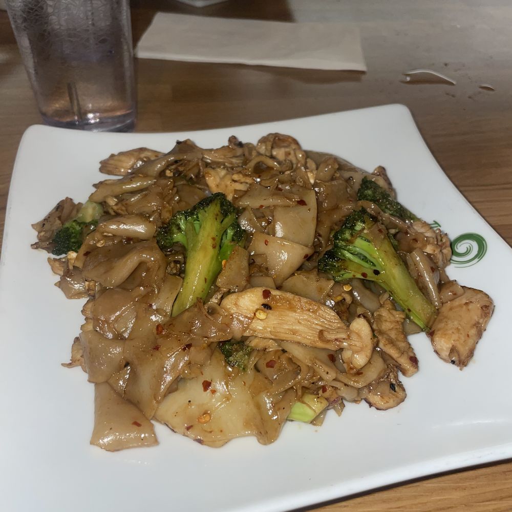Pad see ew chicken, spice level 4/5 Pad see ew chicken, spice level 4/5