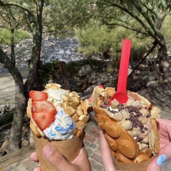 Three Rivers Yogurt - Bubble waffle with cheesecake toppings and cookie dough toppings. - Desserts Near Me - Three Rivers, California