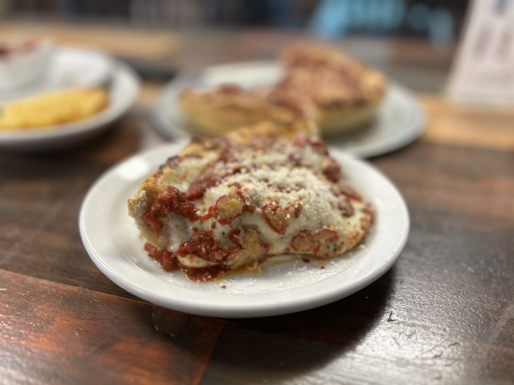 Dwight Pizza Logo