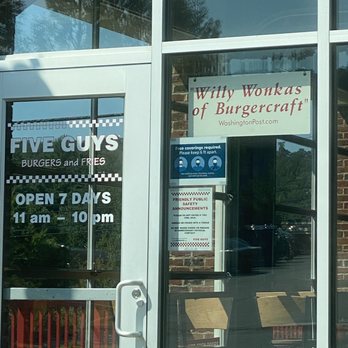 Five Guys - Face coverings required sign. - Fast Food Near Me - Asheville, North Carolina Five Guys - Face coverings required sign. - Fast Food Near Me - Asheville, North Carolina