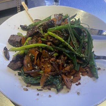 Yard House - Steak Bowl - New American Near Me - Atlanta, Georgia Yard House - Steak Bowl - New American Near Me - Atlanta, Georgia