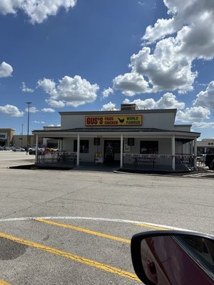 Gus's World Famous Fried Chicken by null