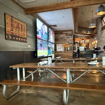 Draft Republic Carlsbad - Indoor - Comfort Food Near Me - Carlsbad, California
