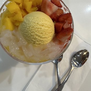 Mango Mango Dessert - A5. Strawberry Mango Juice Sago and Lychee Jelly with Mango Ice Cream - Desserts Near Me - Flushing, New York