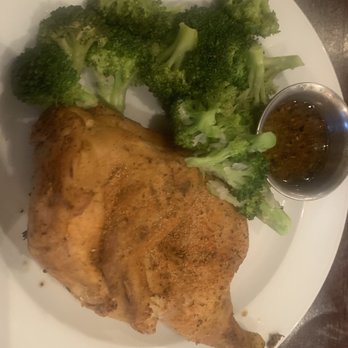 Barrett's Grill - 1/2 Chicken with broccoli - New American Near Me - Hunt Valley, Maryland