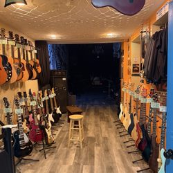 Bluebond Guitars - There's a studio/stage in back.