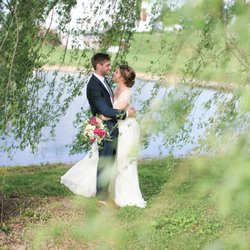 Lakefield weddings - Under the willow tree.