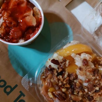 Peach Cobbler Factory - CHERRY COBBLER and cinnamon roll with peaches and nuts - Desserts Near Me - Tampa, Florida Peach Cobbler Factory - CHERRY COBBLER and cinnamon roll with peaches and nuts - Desserts Near Me - Tampa, Florida