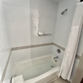 The Summit Hotel - Hotels Near Me - Cincinnati, Ohio