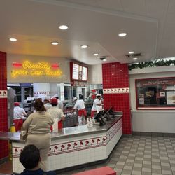 In-N-Out Burger - Team working hard behind the counter
