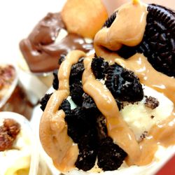 Peach Cobbler Factory - Oreo pudding with a PB dollup
