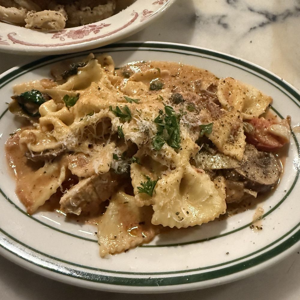 Pressa Italia - Farfalle e Pollo 1/2 portion. I split it with my gf. - Italian Near Me - Broken Bow, Oklahoma Pressa Italia - Farfalle e Pollo 1/2 portion. I split it with my gf. - Italian Near Me - Broken Bow, Oklahoma