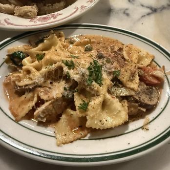 Pressa Italia - Farfalle e Pollo 1/2 portion. I split it with my gf. - Italian Near Me - Broken Bow, Oklahoma Pressa Italia - Farfalle e Pollo 1/2 portion. I split it with my gf. - Italian Near Me - Broken Bow, Oklahoma