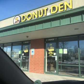 Donut Den - Very clean inside. - Donuts Near Me - Joliet, Illinois
