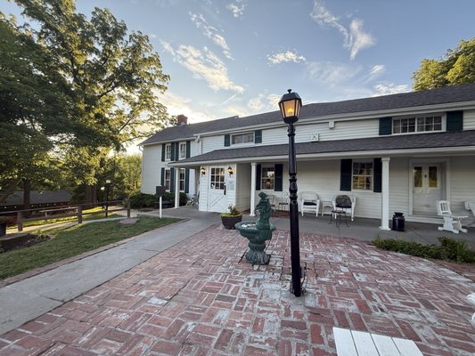 Stroud's Oak Ridge Manor by null