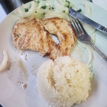 Guayaba Restaurant - Pollo a la plancha with jasmine rice - Burgers Near Me - Miami, Florida