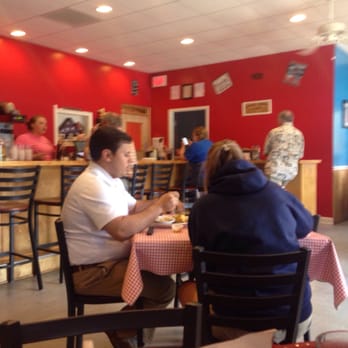 Foothill Momma's BBQ Juke Joint - View of bar seats - Barbeque Near Me - Lexington, Virginia