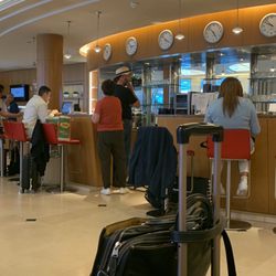 Maple Leaf Lounge - Complete dump. Hot. No service. Pathetic