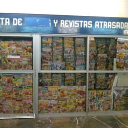 Venta de Revistas Atrasadas - Dentro del metro Revolución hay un puesto de Venta de Revistas Atrasadas.