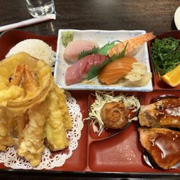 The 2026 version f the fishermans bento has a less interesting salmon (see other pic)