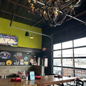 Social Pie - atmosphere - Pizza Near Me - Dallas, Texas