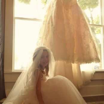Old Oak Inn - Just look at how perfect this place is for wedding morning photos! - Bed & Breakfast Near Me - Marion, Indiana