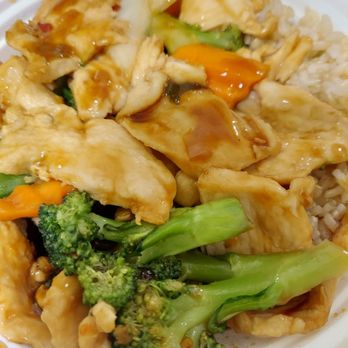 Funland - Chicken in garlic sauce lunch special - Chinese Near Me - Leonia, New Jersey