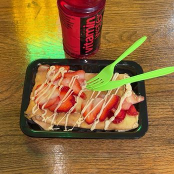 Yumi Bar - Chocolate kinder crepe with strawberries on top! - Acai Bowls Near Me - Providence, Rhode Island Yumi Bar - Chocolate kinder crepe with strawberries on top! - Acai Bowls Near Me - Providence, Rhode Island