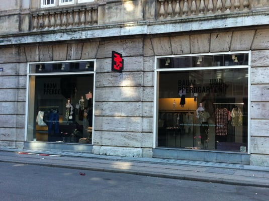 Baum und Pferdgarten by null