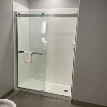 Quality Inn - Shower - Hotels Near Me - Joelton, Tennessee