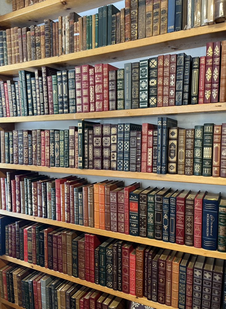 Athina Books Logo