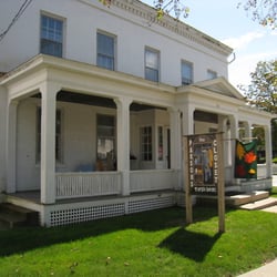 The Parson's Closet - The Parson's Closet is located in the former parsonage of the Easthampton Congregational Church.