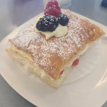 Choco Bakery & Cafe - Fruit tart, absolutely devine. - Patisserie/Cake Shop Near Me - Corona, California
