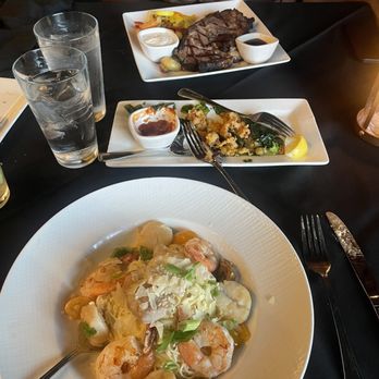 River Rocks Dining Dockside - The Seafood Mix was great , Fresh fish, scallops and shrimp . Fried calamari as a starter - Seafood Near Me - Rockledge, Florida