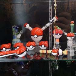Stuff 2 Puff Smoke Shop - Awesome pieces, very cool art, and good people.